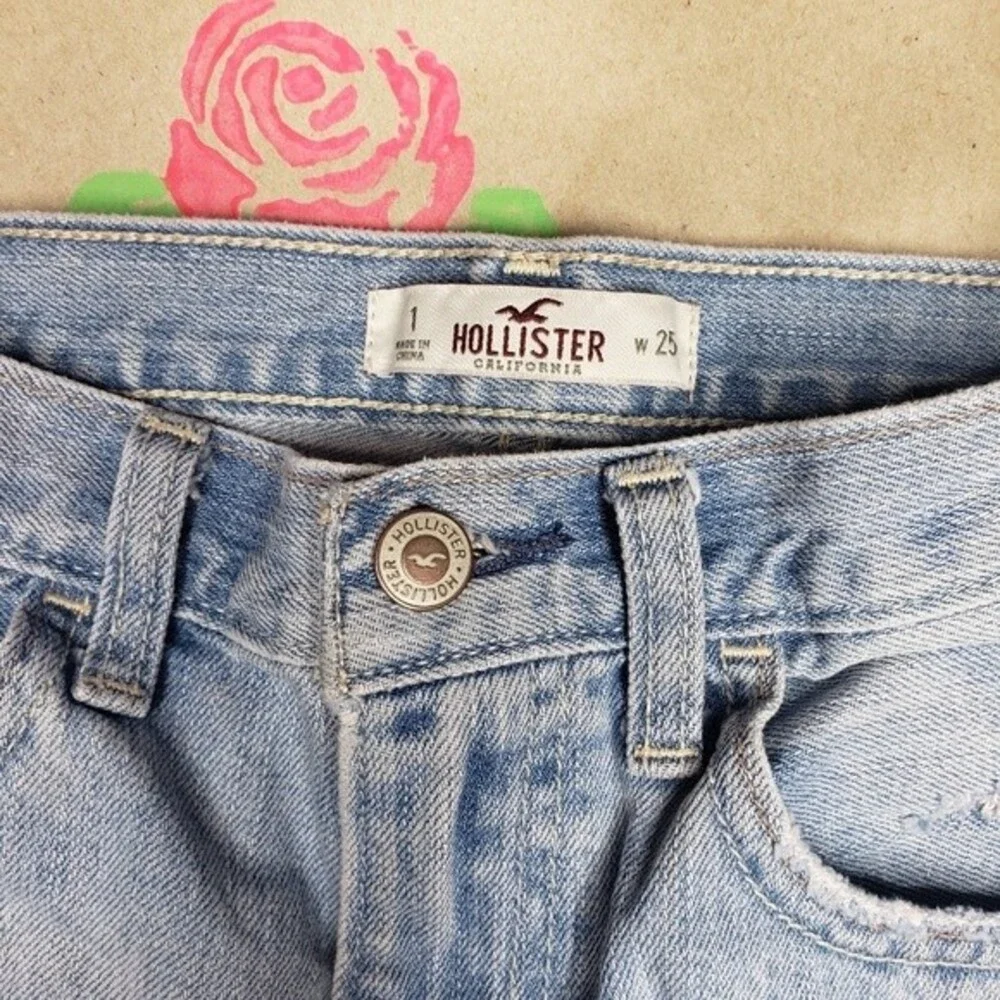 HOLLISTER DESTROYED JEAN SHORTS SIZE 1 W25
